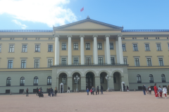 op bezoek bij konge harold in oslo bij koningklijk paleis
